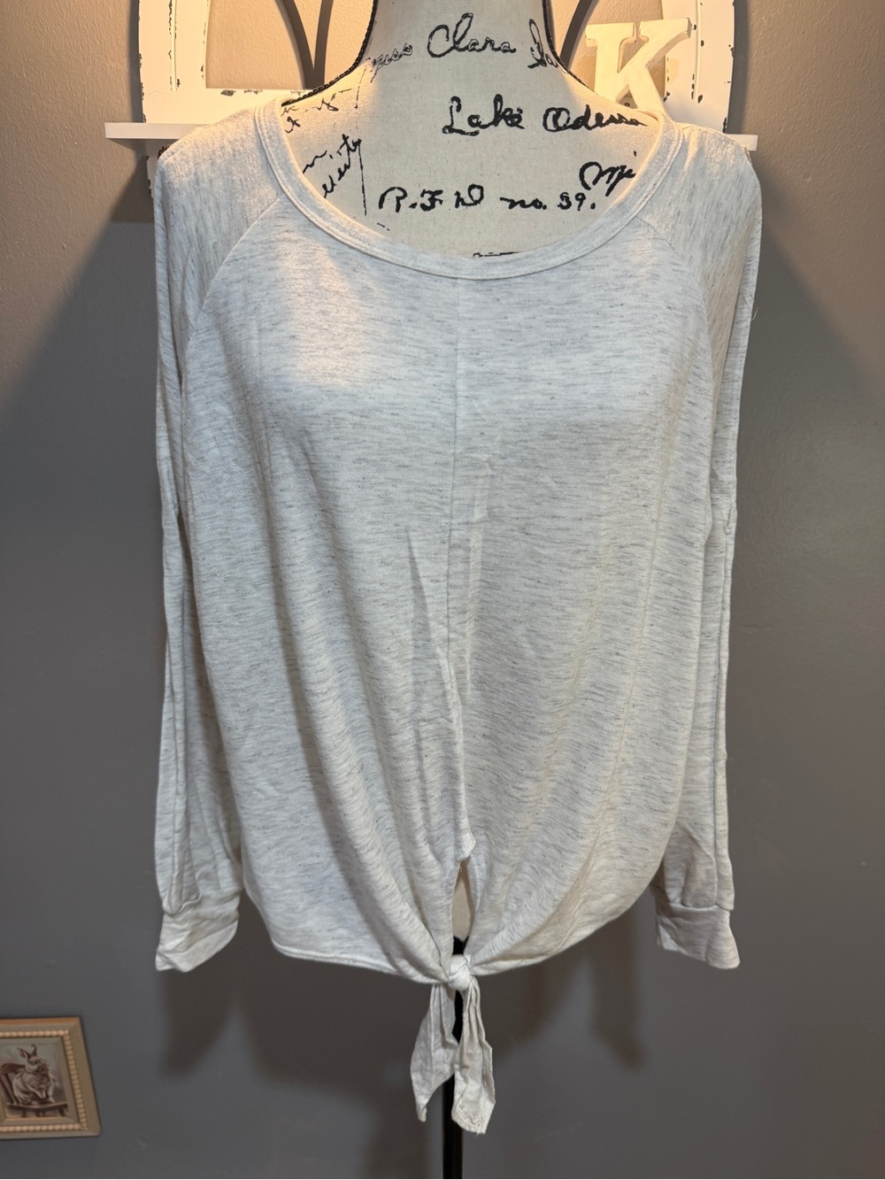 LAVENDER FIELD LIGHT GRAY TIE FRONT LONG SLEEVE BLOUSE SZ L